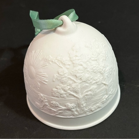 Lladro 1992 Porcelain Summer Bell Collectors Society Green Ribbon #17614 3-inch - Picture 3 of 8